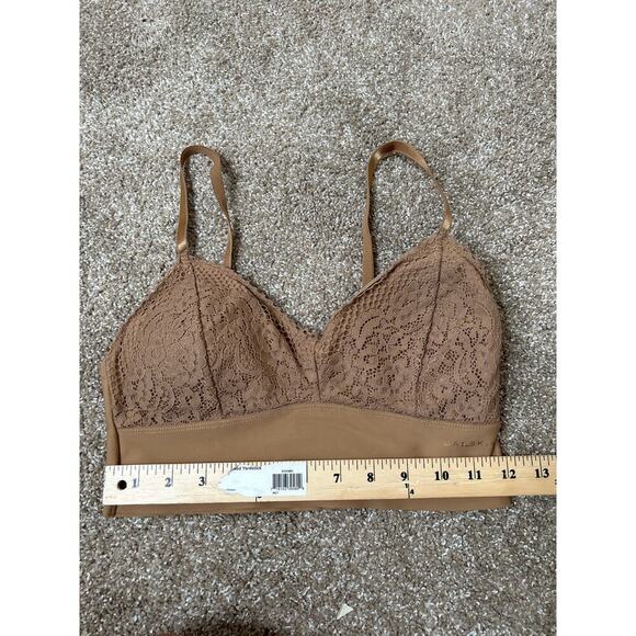 💋Bundle 4 items for $20. Add items💋 to a bundle3 - Picture 6 of 6